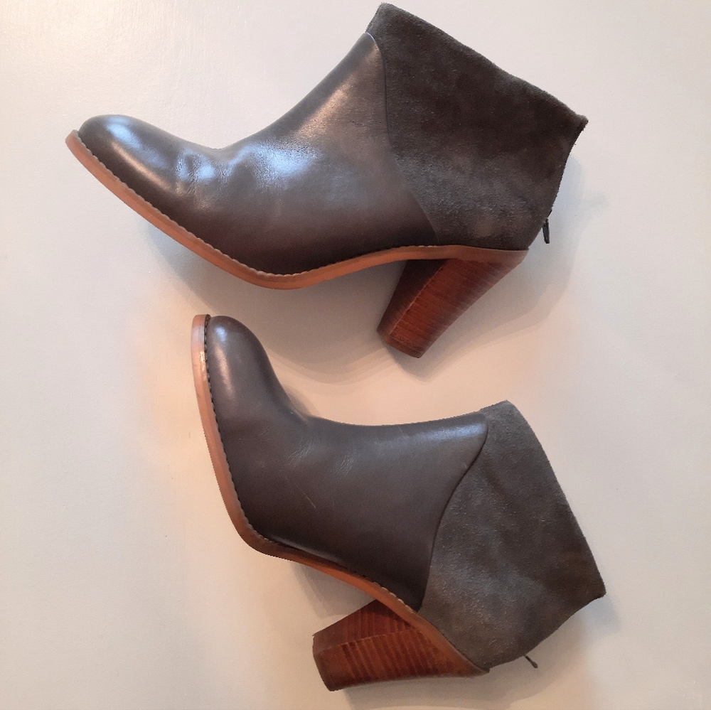 Diana Ferrari Grey Leather Ankle Boots